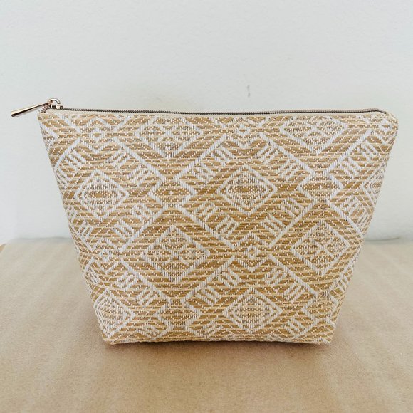 🌷New🌷Stephanie Johnson Laura Spacious Trapezoid Makeup Bag in White and Beige - Picture 2 of 9
